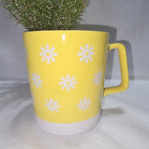 Strawberry Street Sunny Yellow Mug With Daises Oversized  Whimsical EUC - Picture 2 of 6
